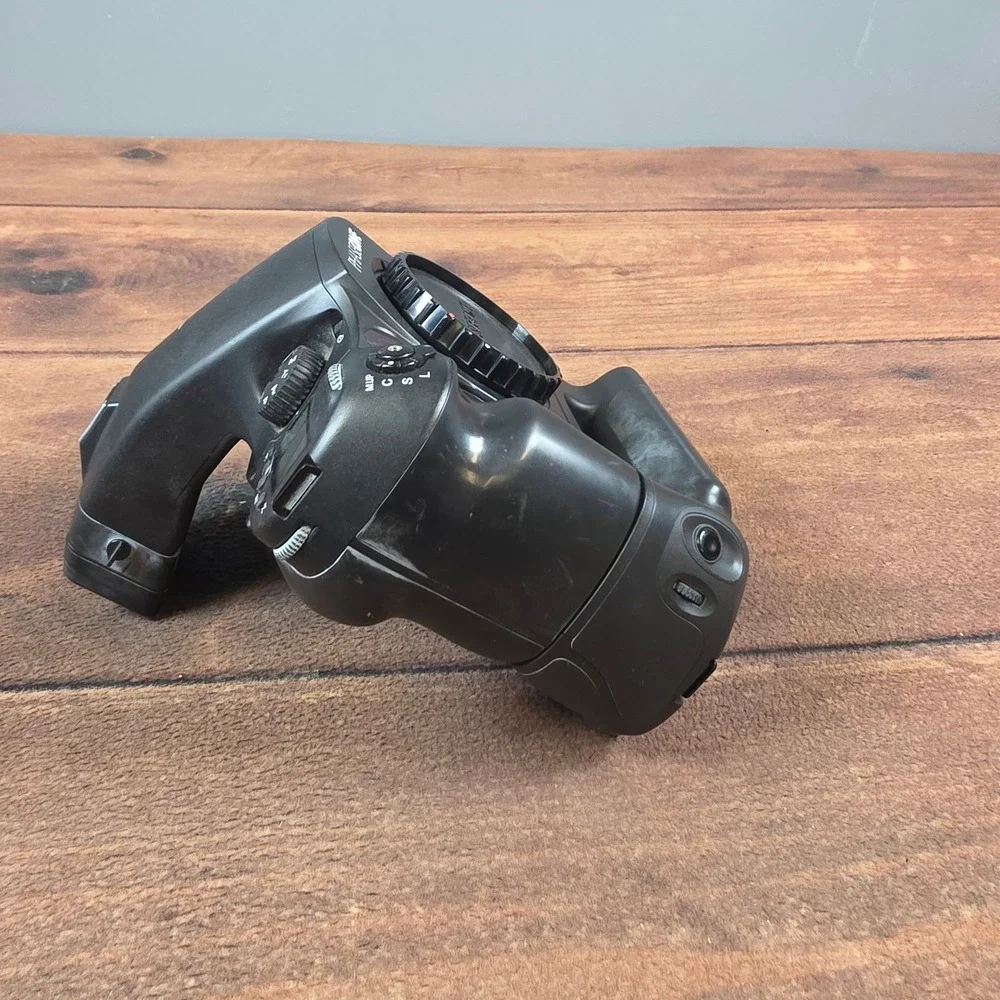 Phase One 645DF Camera Body V-Grip Air Medium Format Black Good Profoto Trigger